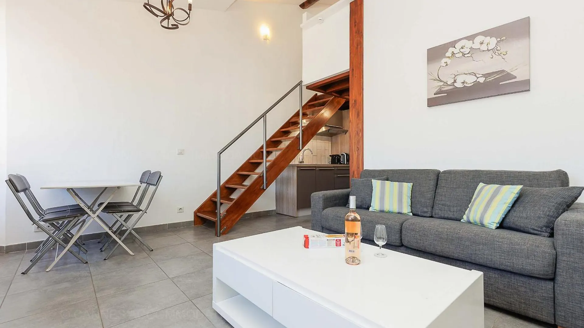 Residence Aout 41 Cannes France